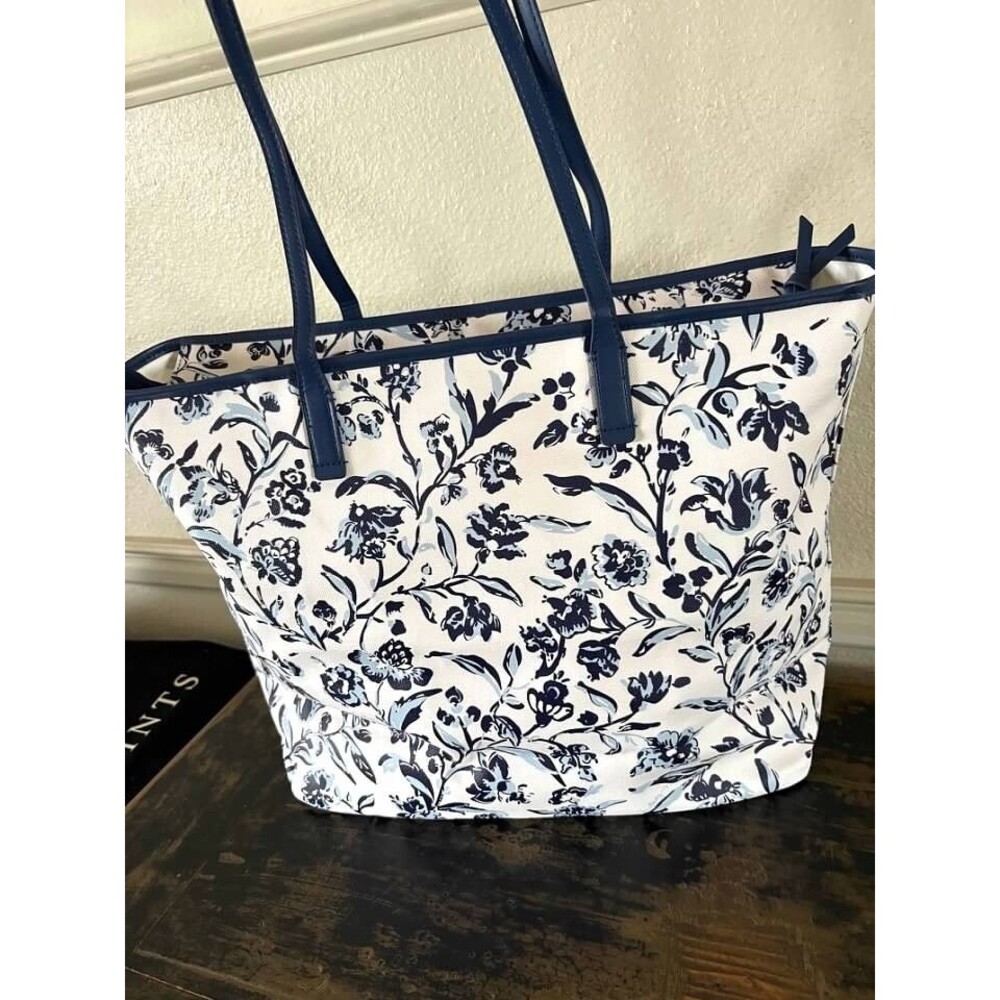 Vera Bradley Large Every Day Tote Perennially Cream NWT Blue White - Picture 3 of 5